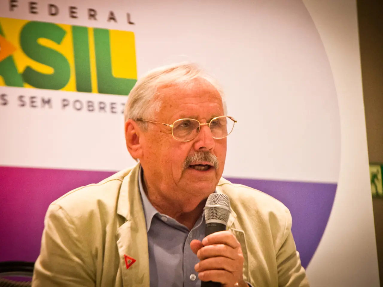 In Fresno, a groundbreaking 'Know Your Rights' seminar catering to the deaf and hard-of-hearing...