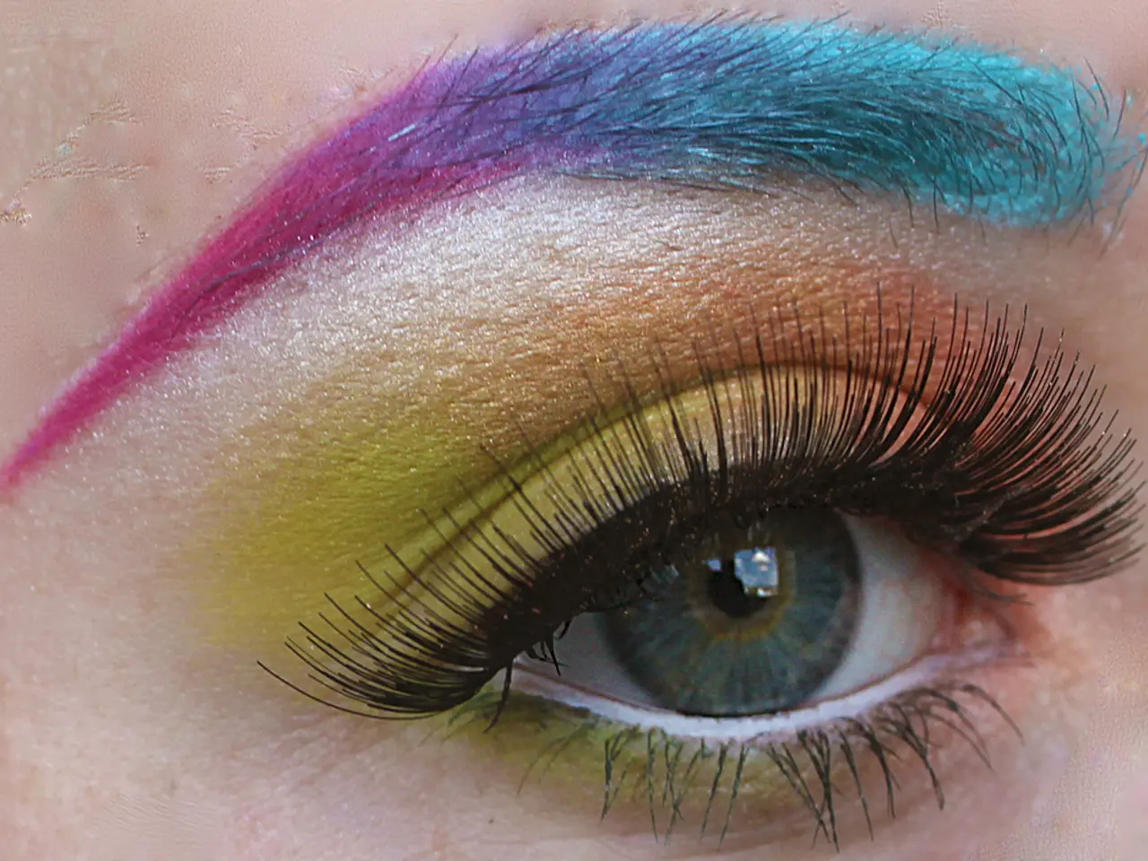 Eye Product Comparison: Serum or Cream for Eye Area Perfection?