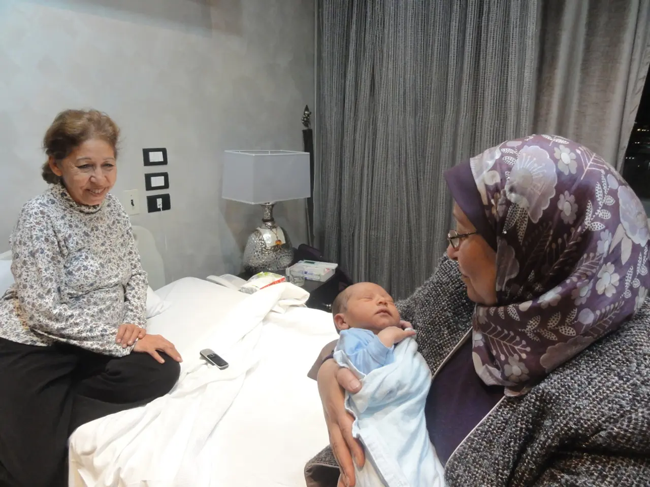 Allows health professionals access to online services via the Neuss provincial health office...