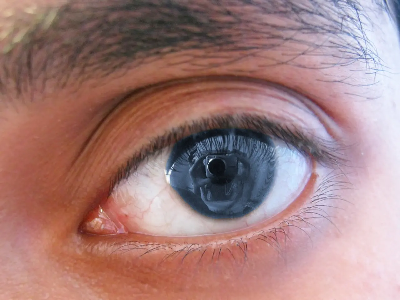 In this picture there is an eye in the center of the image.