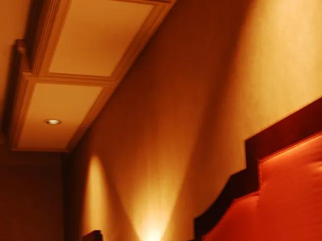 Sleep Arrangement with Reflective Wall: Myths and Impact on Slumber Quality