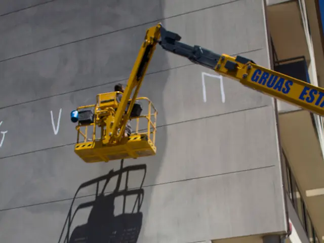 Construction site tragedy: workers succumb to concrete-related catastrophe