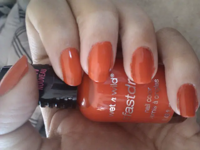 Rapidly setting polished nails in an icy tub - is it effective?