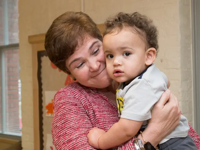 "Maternity clinic director recommends finding a suitable partner and starting a family promptly"