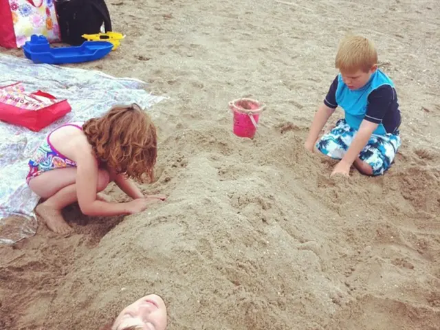 Toddler Endures Agony at Seaside Spot Due to Beachgoers' Potentially Harmful Blunder Prompts Mum's...