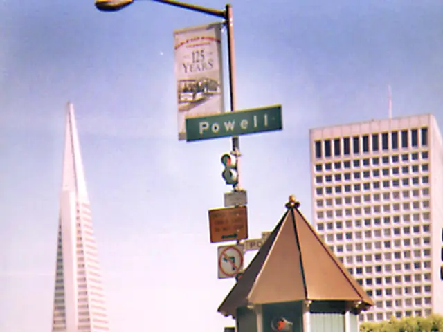 Proper conduct near fires: Identifying safe zones and actions to avoid for safety