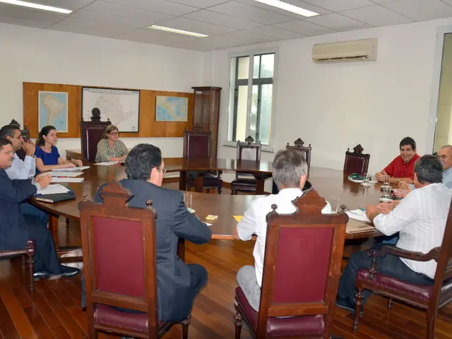 Strategies for managing scorching summer days, as suggested by Neuss city authorities.